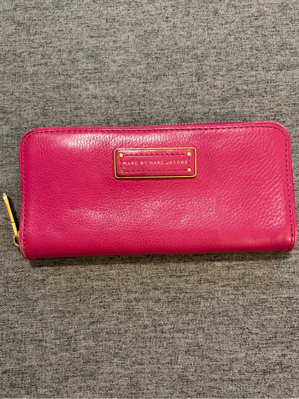 Marc by Marc Jacobs Too Hot wallet - pink leather and gold-tone logo